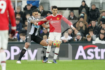 2021-12-27 - Cristiano Ronaldo (7) of Manchester United and Newcastle's Jamaal Lascelles (6) during the English championship Premier League football match between Newcastle United and Manchester United on December 27, 2021 at St James's Park in Newcastle, England - NEWCASTLE UNITED VS MANCHESTER UNITED - ENGLISH PREMIER LEAGUE - SOCCER