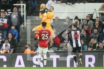 2021-12-27 - Newcastle's goalkeeper Martin Dubravka during the English championship Premier League football match between Newcastle United and Manchester United on December 27, 2021 at St James's Park in Newcastle, England - NEWCASTLE UNITED VS MANCHESTER UNITED - ENGLISH PREMIER LEAGUE - SOCCER
