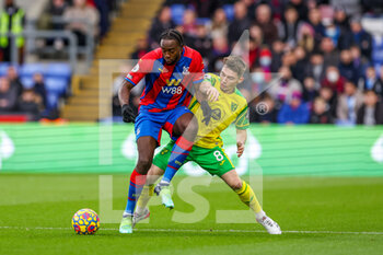 2021-12-28 - Jean-Philippe Mateta (14) of Crystal Palace holds of Billy Gilmour (8) of Norwich City during the English championship Premier League football match between Crystal Palace and Norwich City on December 28, 2021 at Selhurst Park in London, England - CRYSTAL PALACE VS NORWICH CITY - ENGLISH PREMIER LEAGUE - SOCCER