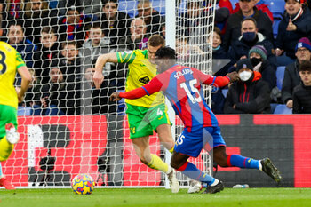 2021-12-28 - Jeffrey Schlupp (15) of Crystal Palace during the English championship Premier League football match between Crystal Palace and Norwich City on December 28, 2021 at Selhurst Park in London, England - CRYSTAL PALACE VS NORWICH CITY - ENGLISH PREMIER LEAGUE - SOCCER