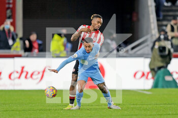 2021-12-29 - Gabriel Jesus of Manchester City and Brentford forward Ivan Toney during the English championship Premier League football match between Brentford and Manchester City on December 29, 2021 at Brentford Community Stadium in Brentford, England - BRENTFORD VS MANCHESTER CITY - ENGLISH PREMIER LEAGUE - SOCCER