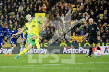 2021-03-10 - Norwich City forward Teemu Pukki (22) takes a penalty and scores a goal 1-2 during the English championship Premier League football match between Norwich City and Chelsea on March 10, 2022 at Carrow Road in Norwich, England - NORWICH CITY VS CHELSEA - ENGLISH PREMIER LEAGUE - SOCCER
