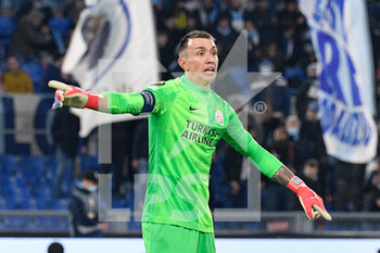 2021-12-09 - Fernando Muslera (Galatasaray) during the UEFA Europa League football match between SS Lazio and Galatasaray at The Olympic Stadium in Rome on 09 December 2021. - SS LAZIO VS GALATASARAY FC - UEFA EUROPA LEAGUE - SOCCER