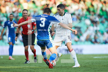 2021-09-16 - Edgar Gonzalez of Real Betis and Tom Rogic of Celtic in action during the UEFA Europa League, Group G, football match played between Real Betis and Celtic FC at Benito Villamarin stadium on September 16, 2021, in Sevilla, Spain. Photo Joaquin Corchero / Spain DPPI / DPPI - REAL BETIS VS CELTIC FC - UEFA EUROPA LEAGUE - SOCCER