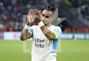 2021-09-30 - Dimitri Payet of Marseille salutes the supporters following the UEFA Europa League, Group E football match between Olympique de Marseille (OM) and Galatasaray SK on September 30, 2021 at Stade Velodrome in Marseille, France - OLYMPIQUE DE MARSEILLE (OM) VS GALATASARAY SK - UEFA EUROPA LEAGUE - SOCCER