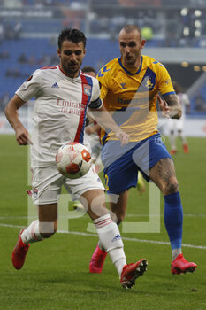 2021-09-30 - Leo DUBOIS of Lyon and Jens Martin GAMMELBY of Brondby during the UEFA Europa League, Group A football match between Olympique Lyonnais and Brondby IF on September 30, 2021 at Groupama stadium in Decines-Charpieu near Lyon, France - OLYMPIQUE LYONNAIS VS BRONDBY IF - UEFA EUROPA LEAGUE - SOCCER