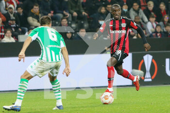 2021-11-04 - Moussa Diaby of Bayer Leverkusen and Victor Ruiz of Real Betis Balompie during the UEFA Europa League, Group G football match between Bayer Leverkusen and Real Betis Balompie on November 4, 2021 at BayArena in Leverkusen, Germany - BAYER LEVERKUSEN VS REAL BETIS BALOMPIE - UEFA EUROPA LEAGUE - SOCCER