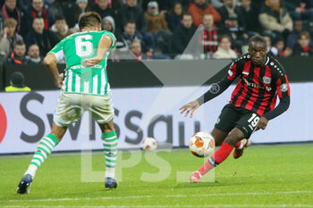 2021-11-04 - Moussa Diaby of Bayer Leverkusen and Victor Ruiz of Real Betis Balompie during the UEFA Europa League, Group G football match between Bayer Leverkusen and Real Betis Balompie on November 4, 2021 at BayArena in Leverkusen, Germany - BAYER LEVERKUSEN VS REAL BETIS BALOMPIE - UEFA EUROPA LEAGUE - SOCCER