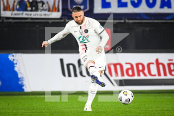2021-12-19 - Sergio RAMOS of PSG during the French Cup round of 32 football match between Feignies Aulnoy and Paris Saint-Germain (PSG) on December 19, 2021 at Stade du Hainaut in Valenciennes, France - FEIGNIES AULNOY VS PARIS SAINT-GERMAIN (PSG) - FRENCH CUP - SOCCER