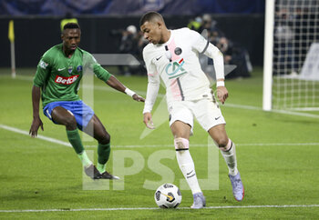 2021-12-19 - Kylian Mbappe of PSG during the French Cup round of 32 football match between Entente Feignies-Aulnoye and Paris Saint Germain (PSG) on December 19, 2021 at Stade du Hainaut in Valenciennes, France - ENTENTE FEIGNIES-AULNOYE VS PARIS SAINT GERMAIN (PSG) - FRENCH CUP - SOCCER
