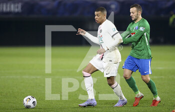 2021-12-19 - Kylian Mbappe of PSG, Thomas De Parmentier of Entente Feignies-Aulnoye during the French Cup round of 32 football match between Entente Feignies-Aulnoye and Paris Saint Germain (PSG) on December 19, 2021 at Stade du Hainaut in Valenciennes, France - ENTENTE FEIGNIES-AULNOYE VS PARIS SAINT GERMAIN (PSG) - FRENCH CUP - SOCCER