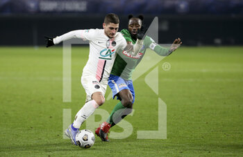 2021-12-19 - Marco Verratti of PSG, Allassane Ouattara of Feignies-Aulnoye during the French Cup round of 32 football match between Entente Feignies-Aulnoye and Paris Saint Germain (PSG) on December 19, 2021 at Stade du Hainaut in Valenciennes, France - ENTENTE FEIGNIES-AULNOYE VS PARIS SAINT GERMAIN (PSG) - FRENCH CUP - SOCCER