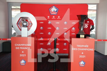 2021-08-14 - French Trophy LOSC during the French championship Ligue 1 football match between LOSC Lille and OGC Nice on August 14, 2021 at Pierre Mauroy stadium in Villeneuve-d'Ascq near Lille, France - Photo Laurent Sanson / LS Medianord / DPPI - LOSC LILLE VS OGC NICE - FRENCH LIGUE 1 - SOCCER