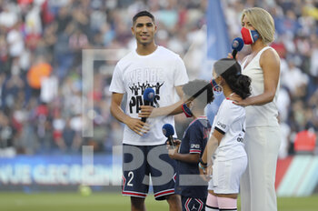 2021-08-14 - Achraf Hakimi of PSG during the new recruits' presentation ahead of the French championship Ligue 1 football match between Paris Saint-Germain and RC Strasbourg on August 14, 2021 at Parc des Princes stadium in Paris, France - Photo Jean Catuffe / DPPI - PARIS SAINT-GERMAIN VS RC STRASBOURG - FRENCH LIGUE 1 - SOCCER