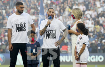 2021-08-14 - Sergio Ramos, goalkeeper of PSG Gianluigi Donnarumma (left) during the new recruits of PSG presentation ahead of the French championship Ligue 1 football match between Paris Saint-Germain and RC Strasbourg on August 14, 2021 at Parc des Princes stadium in Paris, France - Photo Jean Catuffe / DPPI - PARIS SAINT-GERMAIN VS RC STRASBOURG - FRENCH LIGUE 1 - SOCCER