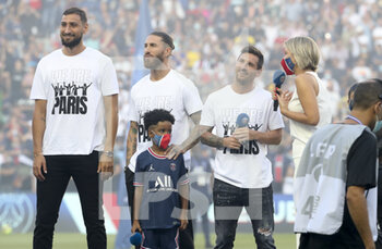 2021-08-14 - Goalkeeper of PSG Gianluigi Donnarumma, Sergio Ramos, Lionel Messi, presenter Anne-Laure Bonnet during the new recruits of PSG presentation ahead of the French championship Ligue 1 football match between Paris Saint-Germain and RC Strasbourg on August 14, 2021 at Parc des Princes stadium in Paris, France - Photo Jean Catuffe / DPPI - PARIS SAINT-GERMAIN VS RC STRASBOURG - FRENCH LIGUE 1 - SOCCER