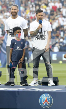 2021-08-14 - Sergio Ramos, Lionel Messi during the new recruits of PSG presentation ahead of the French championship Ligue 1 football match between Paris Saint-Germain and RC Strasbourg on August 14, 2021 at Parc des Princes stadium in Paris, France - Photo Jean Catuffe / DPPI - PARIS SAINT-GERMAIN VS RC STRASBOURG - FRENCH LIGUE 1 - SOCCER