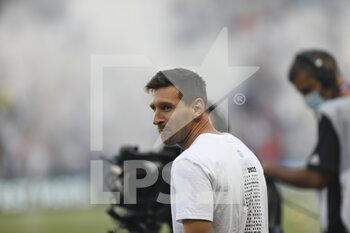 2021-08-14 - Paris Saint-Germain's Argentinian forward Lionel Messi enters the pitch during the French championship Ligue 1 football match between Paris Saint-Germain and RC Strasbourg on August 14, 2021 at Parc des Princes stadium in Paris, France - Photo Mehdi Taamallah / DPPI - PARIS SAINT-GERMAIN VS RC STRASBOURG - FRENCH LIGUE 1 - SOCCER