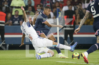 2021-08-14 - Kylian Mbappe of PSG, Lucas Perrin of Strasbourg during the French championship Ligue 1 football match between Paris Saint-Germain and RC Strasbourg on August 14, 2021 at Parc des Princes stadium in Paris, France - Photo Jean Catuffe / DPPI - PARIS SAINT-GERMAIN VS RC STRASBOURG - FRENCH LIGUE 1 - SOCCER