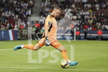 2021-08-14 - Goalkeeper of Strasbourg Matz Sels during the French championship Ligue 1 football match between Paris Saint-Germain and RC Strasbourg on August 14, 2021 at Parc des Princes stadium in Paris, France - Photo Jean Catuffe / DPPI - PARIS SAINT-GERMAIN VS RC STRASBOURG - FRENCH LIGUE 1 - SOCCER