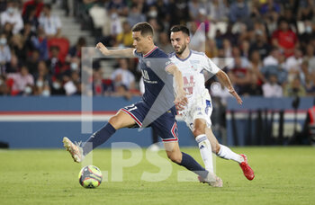 2021-08-14 - Julian Draxler of PSG, Adrien Thomasson of Strasbourg during the French championship Ligue 1 football match between Paris Saint-Germain and RC Strasbourg on August 14, 2021 at Parc des Princes stadium in Paris, France - Photo Jean Catuffe / DPPI - PARIS SAINT-GERMAIN VS RC STRASBOURG - FRENCH LIGUE 1 - SOCCER