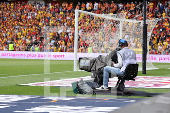 2021-08-15 - Camera french tv during the French championship Ligue 1 football match between RC Lens and AS Saint-Etienne on August 15, 2021 at Bollaert-Delelis stadium in Lens, France - Photo Laurent Sanson / LS Medianord / DPPI - RC LENS VS AS SAINT-ETIENNE - FRENCH LIGUE 1 - SOCCER