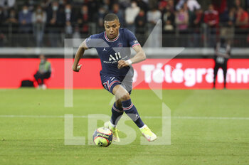 2021-08-20 - Kylian Mbappe of PSG during the French championship Ligue 1 football match between Stade Brestois 29 and Paris Saint-Germain (PSG) on August 20, 2021 at Stade Francis Le Ble in Brest, France - Photo Jean Catuffe / DPPI - STADE BRESTOIS 29 VS PARIS SAINT-GERMAIN (PSG) - FRENCH LIGUE 1 - SOCCER