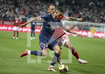 2021-08-20 - Achraf Hakimi of PSG, Irvin Cardona of Brest during the French championship Ligue 1 football match between Stade Brestois 29 and Paris Saint-Germain (PSG) on August 20, 2021 at Stade Francis Le Ble in Brest, France - Photo Jean Catuffe / DPPI - STADE BRESTOIS 29 VS PARIS SAINT-GERMAIN (PSG) - FRENCH LIGUE 1 - SOCCER