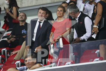 2021-08-22 - Mayor of Nice Christian Estrosi, his wife Laura Tenoudji attend the French championship Ligue 1 football match between OGC Nice (OGCN) and Olympique de Marseille (OM) on August 22, 2021 at Allianz Riviera stadium in Nice, France - Photo Jean Catuffe / DPPI - OGC NICE (OGCN) VS OLYMPIQUE DE MARSEILLE (OM) - FRENCH LIGUE 1 - SOCCER