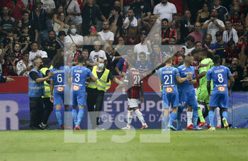 2021-08-22 - Incidents between players of Marseille - among them Matteo Guendouzi, Alvaro Gonzalez, Dimitri Payet - and supporters of OGC Nice who enter the pitch during the French championship Ligue 1 football match between OGC Nice (OGCN) and Olympique de Marseille (OM) on August 22, 2021 at Allianz Riviera stadium in Nice, France - Photo Jean Catuffe / DPPI - OGC NICE (OGCN) VS OLYMPIQUE DE MARSEILLE (OM) - FRENCH LIGUE 1 - SOCCER