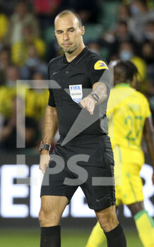 2021-08-27 - Referee Jerome Brisard during the French championship Ligue 1 football match between FC Nantes and Olympique Lyonnais (OL) on August 27, 2021 at Stade de La Beaujoire - Louis Fonteneau in Nantes, France - Photo Jean Catuffe / DPPI - FC NANTES VS OLYMPIQUE LYONNAIS - FRENCH LIGUE 1 - SOCCER