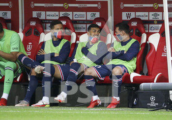 2021-08-29 - Ander Herrera, Leandro Paredes, Lionel Messi on the bench during the French championship Ligue 1 football match between Stade de Reims and Paris Saint-Germain on August 29, 2021 at Auguste Delaune stadium in Reims, France - Photo Jean Catuffe / DPPI - STADE DE REIMS VS PARIS SAINT-GERMAIN - FRENCH LIGUE 1 - SOCCER