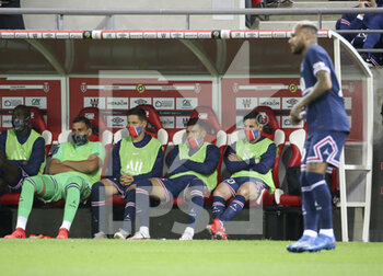 2021-08-29 - Goalkeeper of PSG Gianluigi Donnarumma, Ander Herrera, Leandro Paredes, Lionel Messi on the bench, Neymar Jr of PSG on the pitch during the French championship Ligue 1 football match between Stade de Reims and Paris Saint-Germain on August 29, 2021 at Auguste Delaune stadium in Reims, France - Photo Jean Catuffe / DPPI - STADE DE REIMS VS PARIS SAINT-GERMAIN - FRENCH LIGUE 1 - SOCCER