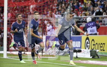 2021-08-29 - Kylian Mbappe of PSG (right) celebrates his goal with Marco Verratti, Achraf Hakimi during the French championship Ligue 1 football match between Stade de Reims and Paris Saint-Germain on August 29, 2021 at Auguste Delaune stadium in Reims, France - Photo Jean Catuffe / DPPI - STADE DE REIMS VS PARIS SAINT-GERMAIN - FRENCH LIGUE 1 - SOCCER