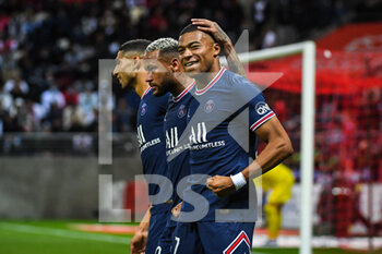 2021-08-29 - Kylian MBAPPE of PSG celebrate his goal with Achraf HAKIMI of PSG and NEYMAR JR of PSG during the French championship Ligue 1 football match between Stade de Reims and Paris Saint-Germain on August 29, 2021 at Auguste Delaune stadium in Reims, France - Photo Matthieu Mirville / DPPI - STADE DE REIMS VS PARIS SAINT-GERMAIN - FRENCH LIGUE 1 - SOCCER