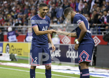 2021-08-29 - Kylian Mbappe of PSG celebrates his goal with Achraf Hakimi (left) during the French championship Ligue 1 football match between Stade de Reims and Paris Saint-Germain on August 29, 2021 at Auguste Delaune stadium in Reims, France - Photo Jean Catuffe / DPPI - STADE DE REIMS VS PARIS SAINT-GERMAIN - FRENCH LIGUE 1 - SOCCER