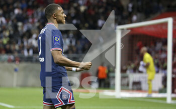 2021-08-29 - Kylian Mbappe of PSG celebrates his first goal during the French championship Ligue 1 football match between Stade de Reims and Paris Saint-Germain on August 29, 2021 at Auguste Delaune stadium in Reims, France - Photo Jean Catuffe / DPPI - STADE DE REIMS VS PARIS SAINT-GERMAIN - FRENCH LIGUE 1 - SOCCER