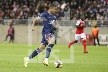 2021-08-29 - Kylian Mbappe of PSG during the French championship Ligue 1 football match between Stade de Reims and Paris Saint-Germain on August 29, 2021 at Auguste Delaune stadium in Reims, France - Photo Jean Catuffe / DPPI - STADE DE REIMS VS PARIS SAINT-GERMAIN - FRENCH LIGUE 1 - SOCCER