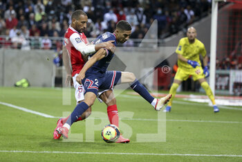 2021-08-29 - Achraf Hakimi of PSG, Yunis Abdelhamid of Reims (left) during the French championship Ligue 1 football match between Stade de Reims and Paris Saint-Germain on August 29, 2021 at Stade Auguste Delaune in Reims, France - Photo Jean Catuffe / DPPI - STADE DE REIMS VS PARIS SAINT-GERMAIN - FRENCH LIGUE 1 - SOCCER