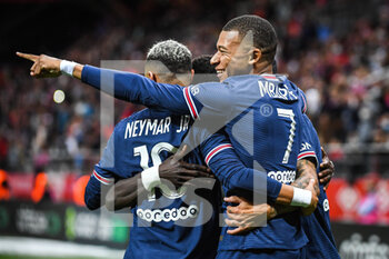 2021-08-29 - Kylian MBAPPE of PSG celebrate his goal with teammates during the French championship Ligue 1 football match between Stade de Reims and Paris Saint-Germain on August 29, 2021 at Auguste Delaune stadium in Reims, France - STADE DE REIMS VS PARIS SAINT-GERMAIN - FRENCH LIGUE 1 - SOCCER