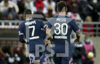2021-08-29 - Lionel Messi, Kylian Mbappe (left) of PSG during the French championship Ligue 1 football match between Stade de Reims and Paris Saint-Germain on August 29, 2021 at Auguste Delaune stadium in Reims, France - Photo Jean Catuffe / DPPI - STADE DE REIMS VS PARIS SAINT-GERMAIN - FRENCH LIGUE 1 - SOCCER