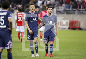 2021-08-29 - Ander Herrera, Lionel Messi of PSG salute the supporters following the French championship Ligue 1 football match between Stade de Reims and Paris Saint-Germain on August 29, 2021 at Auguste Delaune stadium in Reims, France - Photo Jean Catuffe / DPPI - STADE DE REIMS VS PARIS SAINT-GERMAIN - FRENCH LIGUE 1 - SOCCER
