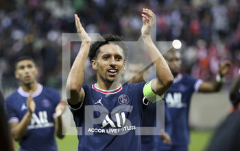 2021-08-29 - Marquinhos of PSG salutes the supporters following the French championship Ligue 1 football match between Stade de Reims and Paris Saint-Germain on August 29, 2021 at Auguste Delaune stadium in Reims, France - Photo Jean Catuffe / DPPI - STADE DE REIMS VS PARIS SAINT-GERMAIN - FRENCH LIGUE 1 - SOCCER