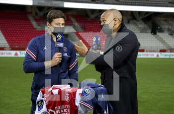 2021-08-29 - Coach of PSG Mauricio Pochettino is interviewed by Thierry Henry, pundit for Amazon Prime Video following the French championship Ligue 1 football match between Stade de Reims and Paris Saint-Germain on August 29, 2021 at Stade Auguste Delaune in Reims, France - Photo Jean Catuffe / DPPI - STADE DE REIMS VS PARIS SAINT-GERMAIN - FRENCH LIGUE 1 - SOCCER