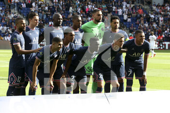 2021-09-11 - Players of PSG pose before the French championship Ligue 1 football match between Paris Saint-Germain (PSG) and Clermont Foot 63 on September 11, 2021 at Parc des Princes stadium in Paris, France - PARIS SAINT-GERMAIN VS CLERMONT FOOT 63 - FRENCH LIGUE 1 - SOCCER