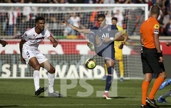 2021-09-11 - Kylian Mbappe of PSG, Cedric Hountondji of Clermont (left) during the French championship Ligue 1 football match between Paris Saint-Germain (PSG) and Clermont Foot 63 on September 11, 2021 at Parc des Princes stadium in Paris, France - PARIS SAINT-GERMAIN VS CLERMONT FOOT 63 - FRENCH LIGUE 1 - SOCCER