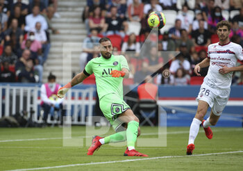2021-09-11 - Goalkeeper of PSG Gianluigi Donnarumma, Pierre-Yves Hamel of Clermont during the French championship Ligue 1 football match between Paris Saint-Germain (PSG) and Clermont Foot 63 on September 11, 2021 at Parc des Princes stadium in Paris, France - PARIS SAINT-GERMAIN VS CLERMONT FOOT 63 - FRENCH LIGUE 1 - SOCCER