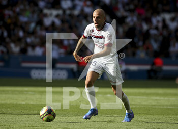 2021-09-11 - Johan Gastien of Clermont during the French championship Ligue 1 football match between Paris Saint-Germain (PSG) and Clermont Foot 63 on September 11, 2021 at Parc des Princes stadium in Paris, France - PARIS SAINT-GERMAIN VS CLERMONT FOOT 63 - FRENCH LIGUE 1 - SOCCER
