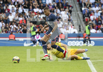 2021-09-11 - Kylian Mbappe of PSG avoids goalkeeper of Clermont Arthur Desmas to score his goal during the French championship Ligue 1 football match between Paris Saint-Germain and Clermont Foot 63 on September 11, 2021 at Parc des Princes stadium in Paris, France - PARIS SAINT-GERMAIN VS CLERMONT FOOT 63 - FRENCH LIGUE 1 - SOCCER