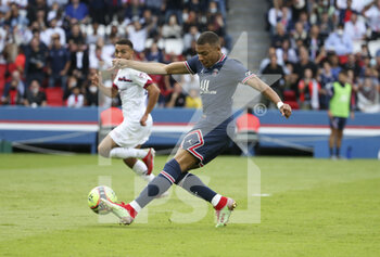 2021-09-11 - Kylian Mbappe of PSG scores his goal during the French championship Ligue 1 football match between Paris Saint-Germain and Clermont Foot 63 on September 11, 2021 at Parc des Princes stadium in Paris, France - PARIS SAINT-GERMAIN VS CLERMONT FOOT 63 - FRENCH LIGUE 1 - SOCCER